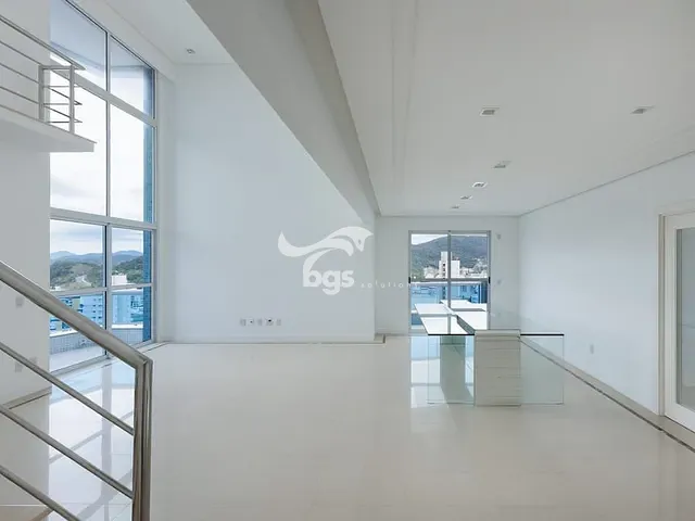 Apartamento com 429m² 2 quartos e 3 banheiros, à venda, no bairro Centro em Balneário Camboriú