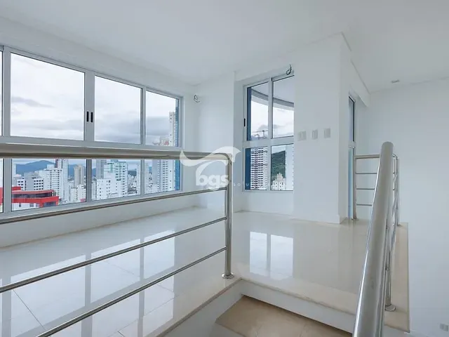 Apartamento com 429m² 2 quartos e 3 banheiros, à venda, no bairro Centro em Balneário Camboriú