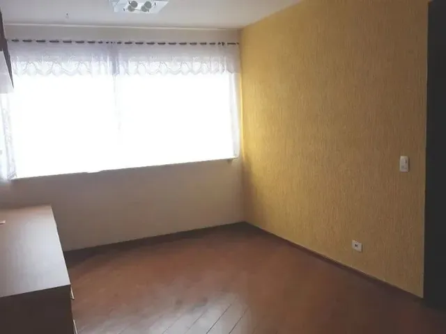 Apartamento 3 quartos e 2 banheiros, para alugar, no bairro Centro em Curitiba