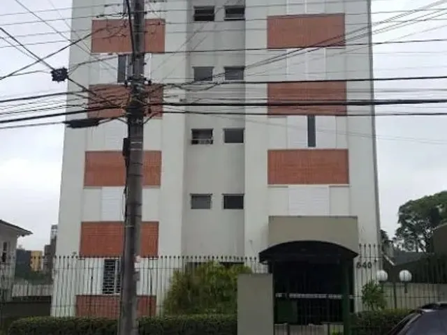 Apartamento 3 quartos e 2 banheiros, para alugar, no bairro Centro em Curitiba