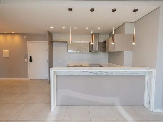 Apartamento 3 quartos e 2 banheiros, à venda ou para alugar, no bairro Areal em Pelotas