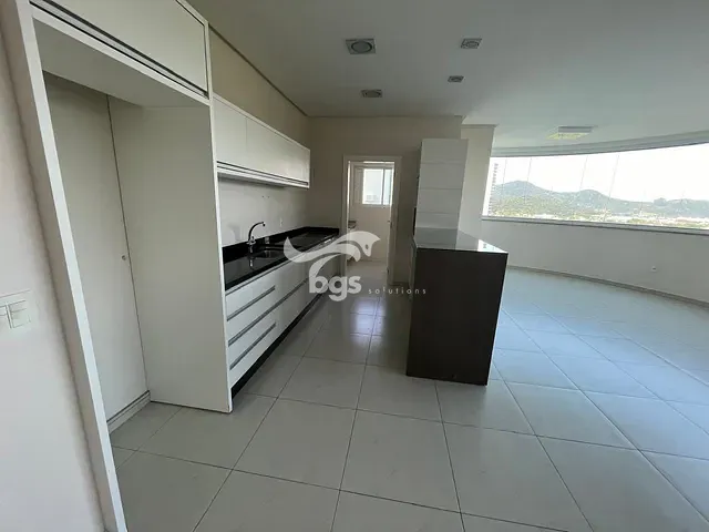 Apartamento 3 quartos e 4 banheiros, à venda, no bairro Centro em Balneário Camboriú