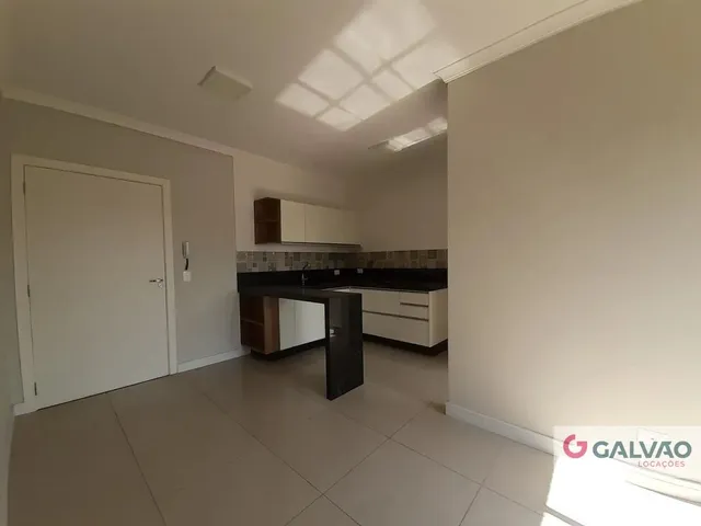 Apartamento 2 quartos e 1 banheiro, para alugar, no bairro Guaíra em Curitiba