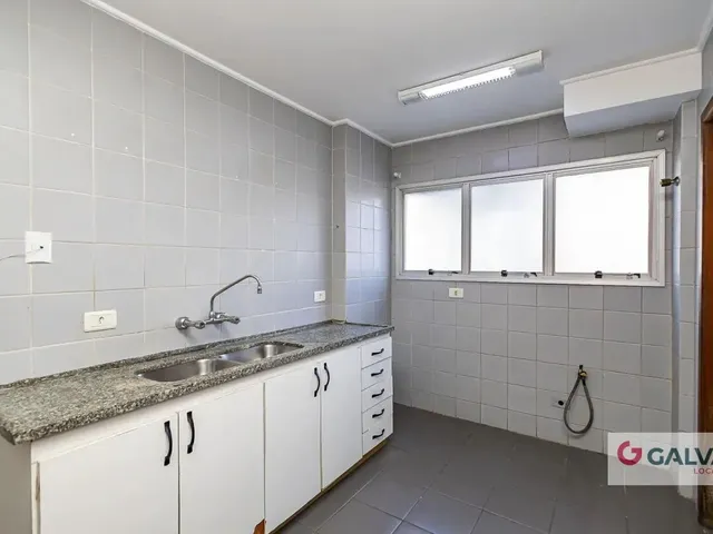 Apartamento 3 quartos e 1 banheiro, para alugar, no bairro Portão em Curitiba