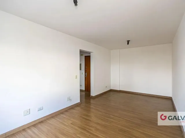 Apartamento 3 quartos e 1 banheiro, para alugar, no bairro Portão em Curitiba