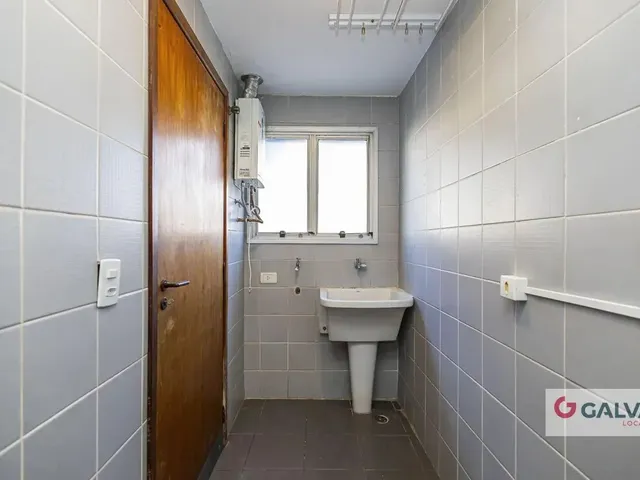 Apartamento 3 quartos e 1 banheiro, para alugar, no bairro Portão em Curitiba