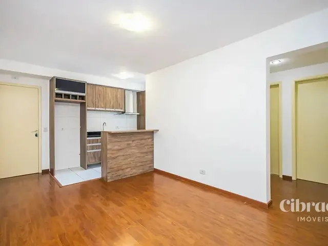 Apartamento 3 quartos e 2 banheiros, para alugar, no bairro Santa Cândida em Curitiba