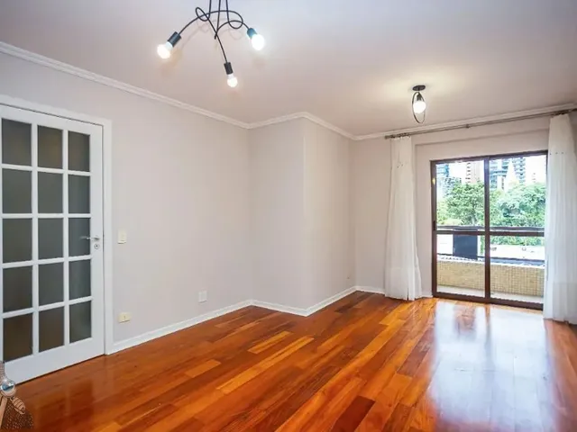 Apartamento 3 quartos e 2 banheiros, para alugar, no bairro Cabral em Curitiba
