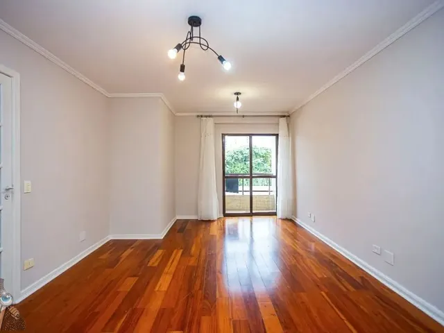 Apartamento 3 quartos e 2 banheiros, para alugar, no bairro Cabral em Curitiba