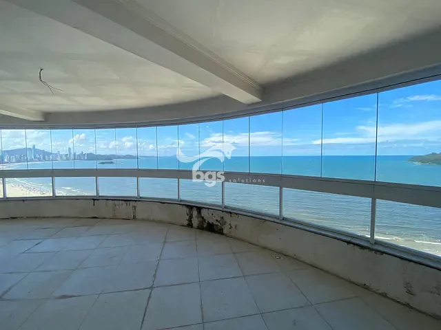 Apartamento com 300m² 4 quartos e 5 banheiros, à venda, no bairro Centro em Balneário Camboriú