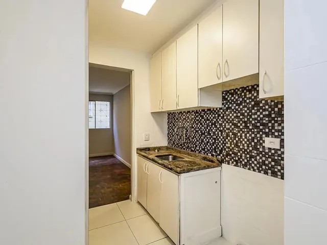 Apartamento 3 quartos e 1 banheiro, à venda, no bairro Campo Comprido em Curitiba