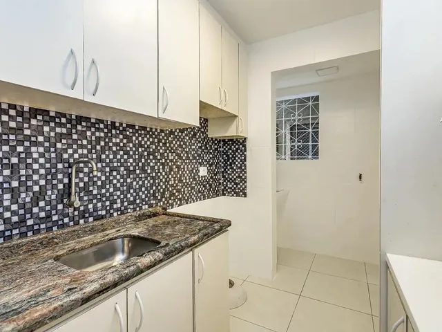 Apartamento 3 quartos e 1 banheiro, à venda, no bairro Campo Comprido em Curitiba