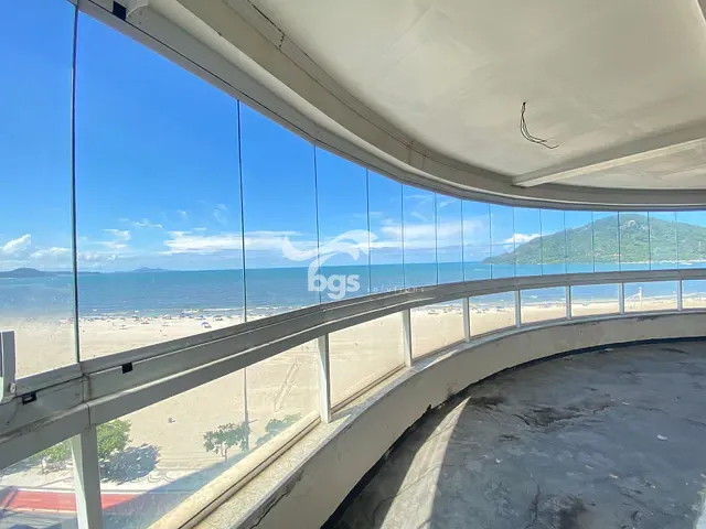Apartamento com 300m² 4 quartos e 5 banheiros, à venda, no bairro Centro em Balneário Camboriú
