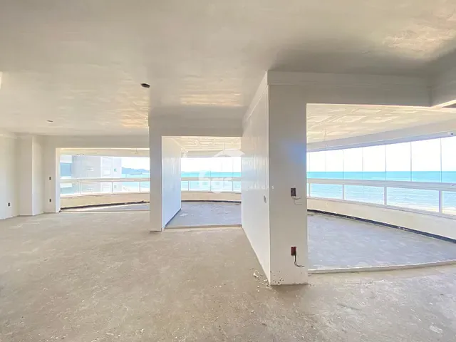 Apartamento com 300m² 4 quartos e 5 banheiros, à venda, no bairro Centro em Balneário Camboriú