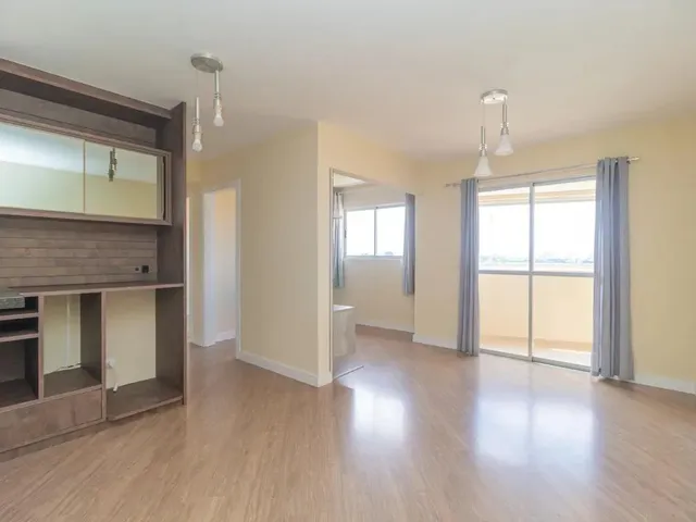 Apartamento 2 quartos e 2 banheiros, para alugar, no bairro Campo Comprido em Curitiba
