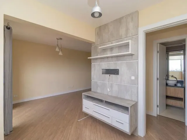 Apartamento 2 quartos e 2 banheiros, para alugar, no bairro Campo Comprido em Curitiba