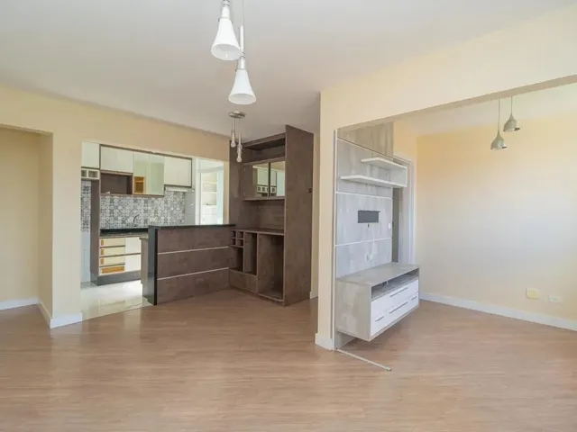 Apartamento 2 quartos e 2 banheiros, para alugar, no bairro Campo Comprido em Curitiba