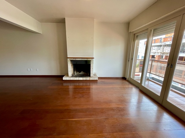 Apartamento 4 quartos e 3 banheiros, à venda, no bairro Centro em Pelotas
