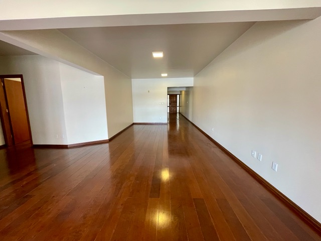 Apartamento 4 quartos e 3 banheiros, à venda, no bairro Centro em Pelotas