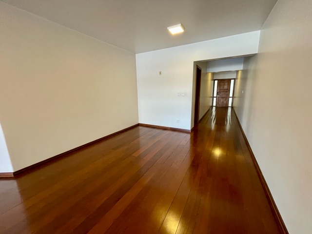 Apartamento 4 quartos e 3 banheiros, à venda, no bairro Centro em Pelotas