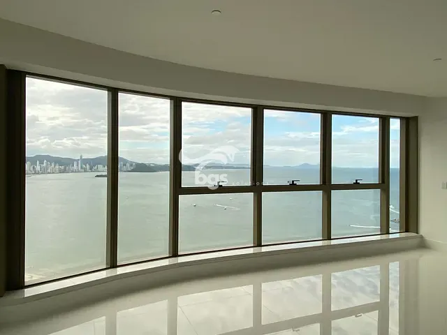 Apartamento com 370m² 4 quartos e 5 banheiros, à venda, no bairro Centro em Balneário Camboriú