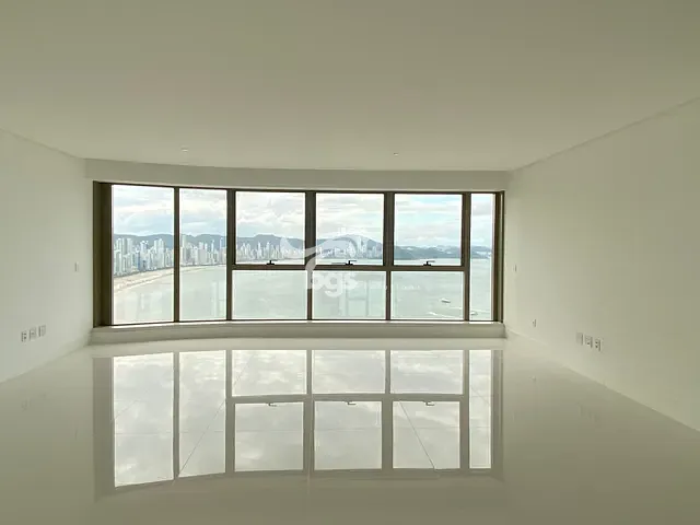 Apartamento com 370m² 4 quartos e 5 banheiros, à venda, no bairro Centro em Balneário Camboriú