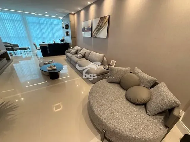 Apartamento com 190m² 3 quartos e 4 banheiros, à venda, no bairro Centro em Balneário Camboriú