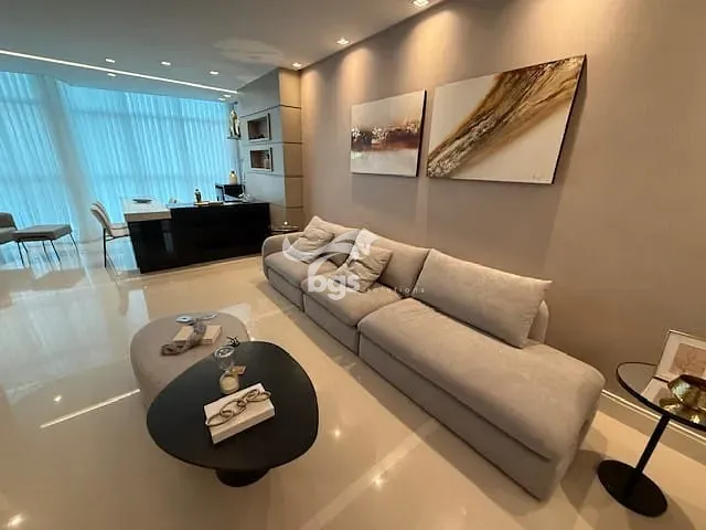 Apartamento com 190m² 3 quartos e 4 banheiros, à venda, no bairro Centro em Balneário Camboriú