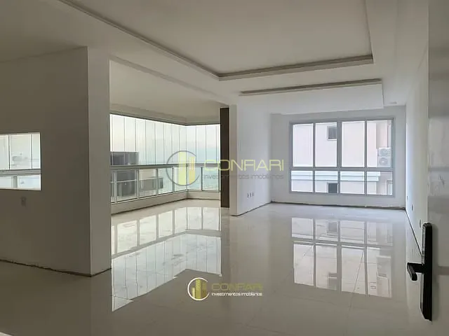 Apartamento com 220m² 4 quartos e 5 banheiros, à venda, no bairro Meia Praia em Itapema