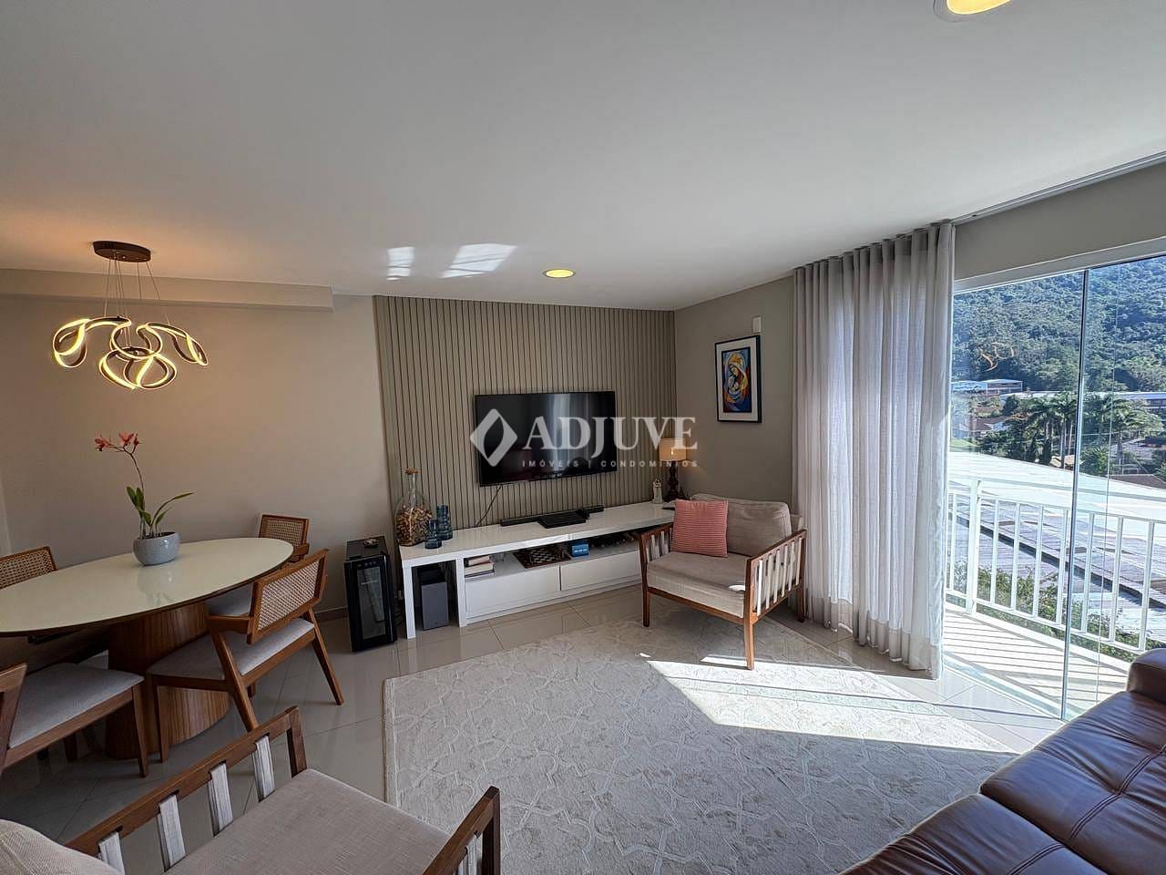 Apartamento à venda com 2 quartos, 107m² - Foto 1