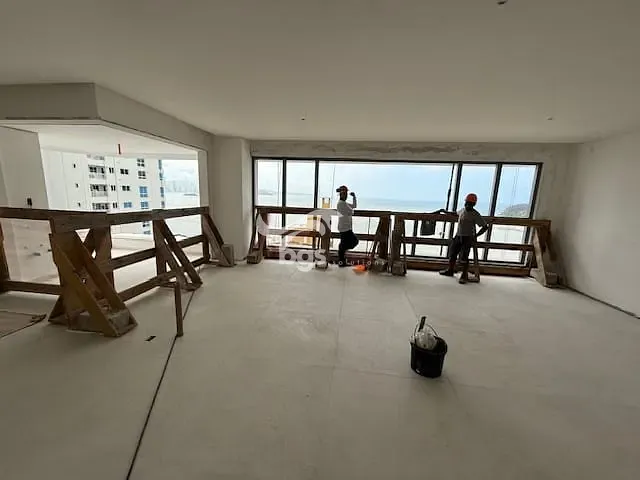 Apartamento com 230m² 4 quartos e 5 banheiros, à venda, no bairro Centro em Balneário Camboriú