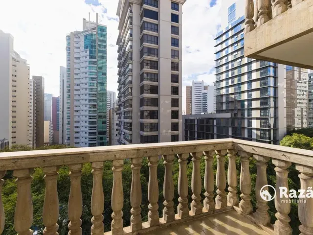 Apartamento 4 quartos e 2 banheiros, para alugar, no bairro Água Verde em Curitiba