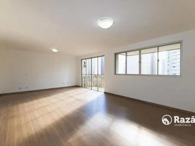 Apartamento 4 quartos e 2 banheiros, para alugar, no bairro Água Verde em Curitiba