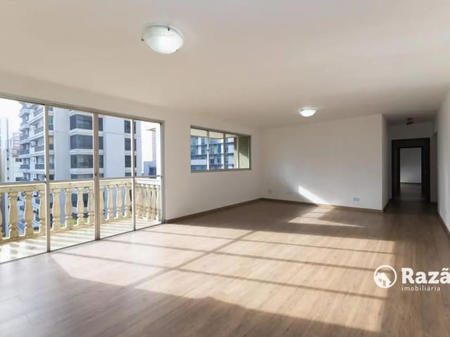 Apartamento 4 quartos e 2 banheiros, para alugar, no bairro Água Verde em Curitiba