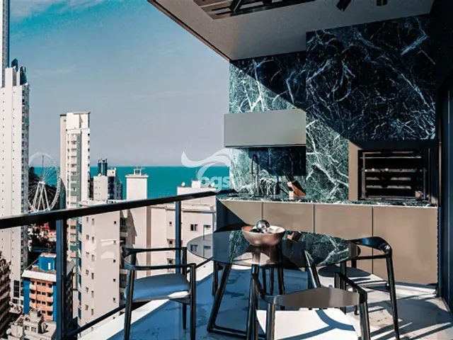 Apartamento 4 quartos e 5 banheiros, à venda, no bairro Pioneiros em Balneário Camboriú