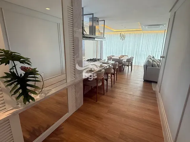 Apartamento 3 quartos e 4 banheiros, à venda, no bairro Pioneiros em Balneário Camboriú