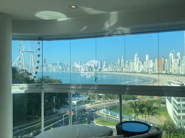 Apartamento com 209m² 3 quartos e 4 banheiros, à venda, no bairro Pioneiros em Balneário Camboriú