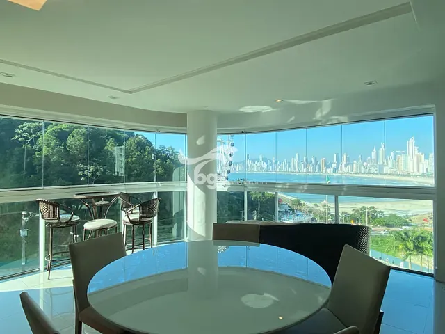 Apartamento com 209m² 3 quartos e 4 banheiros, à venda, no bairro Pioneiros em Balneário Camboriú