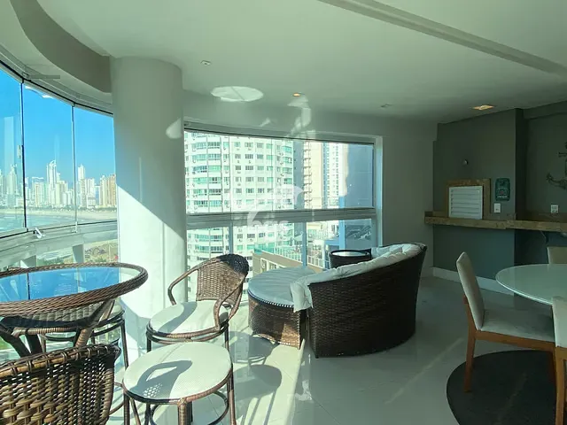 Apartamento com 209m² 3 quartos e 4 banheiros, à venda, no bairro Pioneiros em Balneário Camboriú