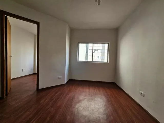 Apartamento 1 quarto e 1 banheiro, para alugar, no bairro Centro em Curitiba