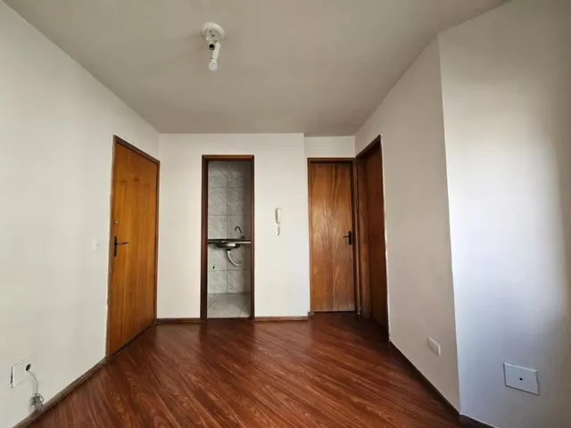 Apartamento 1 quarto e 1 banheiro, para alugar, no bairro Centro em Curitiba