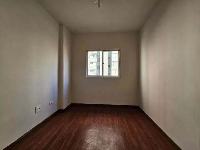 Apartamento 1 quarto e 1 banheiro, para alugar, no bairro Centro em Curitiba