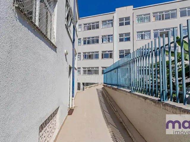 Apartamento com 73m² 2 quartos e 1 banheiro, para alugar, no bairro Centro em Curitiba