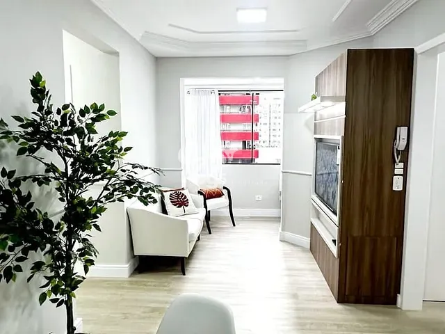 Apartamento com 90m² 2 quartos e 2 banheiros, à venda, no bairro Centro em Balneário Camboriú