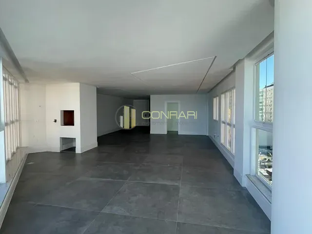 Apartamento com 215m² 4 quartos e 4 banheiros, à venda, no bairro Centro em Itapema