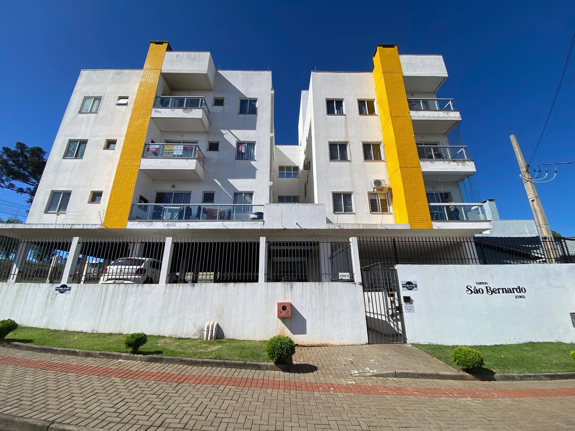 Apartamento para alugar com 2 dormitórios, 1 banheiro, 1 vaga de garagem e 57m² de área privativa no bairro Presidente Médici