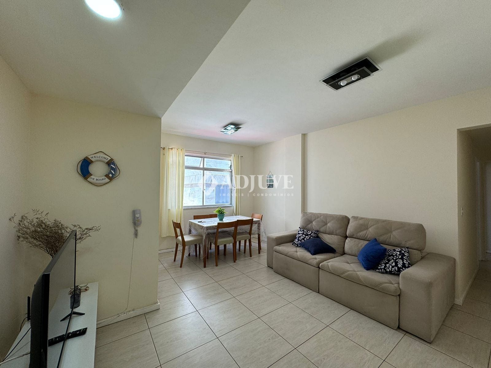 Apartamento à venda com 2 quartos, 70m² - Foto 1