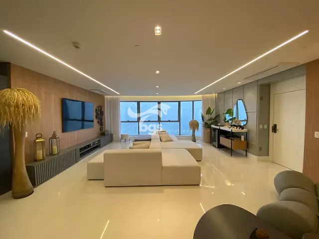 Apartamento com 370m² 4 quartos e 5 banheiros, à venda, no bairro Centro em Balneário Camboriú