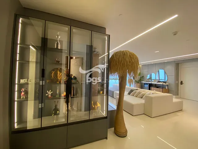 Apartamento com 370m² 4 quartos e 5 banheiros, à venda, no bairro Centro em Balneário Camboriú