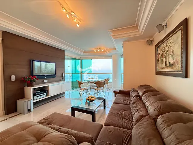 Apartamento com 251m² 4 quartos e 4 banheiros, à venda, no bairro Centro em Balneário Camboriú